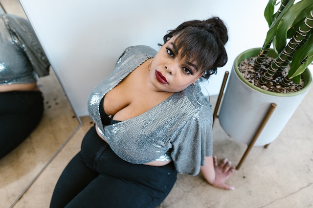 Jakie ubrania dla niskich i puszystych kobiet plus size?
